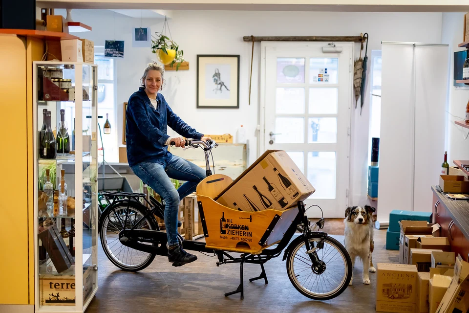 die Korkenzieherin mit dem Wein-Taxi Lastenfahrrad in Erfurt